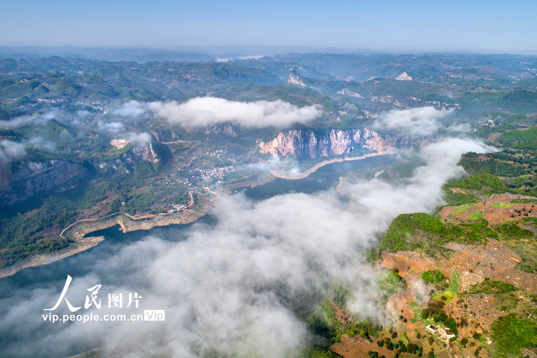 2022年4月3日拍攝的貴州省黔西市新仁苗族鄉(xiāng)境內(nèi)的烏江一級支流六沖河。